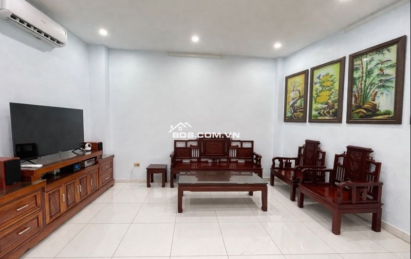  RẤT HIẾM - VỊ TRÍ ĐẸP - GẦN HỒ THẠCH BÀN - RA OTO TRÁNH 20M - TẶNG FULL NỘI THẤT 