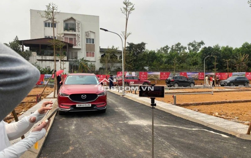 Bán đất thổ cư sổ đỏ 100m2, mặt tiền 6m, đường 21A, Phú Cát, Quốc Oai, Hà Nội. Giá 3.9 tỷ. LH: 0382394677