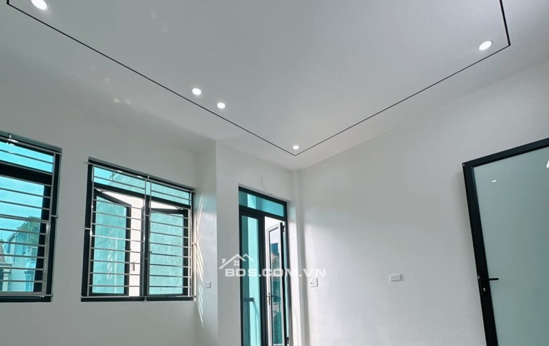 BÁN NHÀ ĐẸP 2.35 TỶ 3 TẦNG 50M2 ( TÂY NAM ) NGÕ RỘNG CÙ CHÍNH LAN