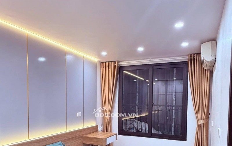 Bán Nhà Ngõ Văn Chương, Đống Đa 22m, 5 tầng, mt 3m, giá 5.6 tỷ.