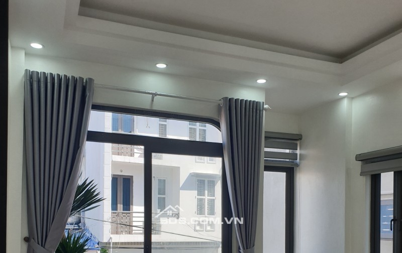 BÁN NHÀ SIÊU ĐẸP 3.3 TỶ 3 TÀNG 96M2 CÓ SÂN Ô TÔ NGÕ THÁI BÌNH