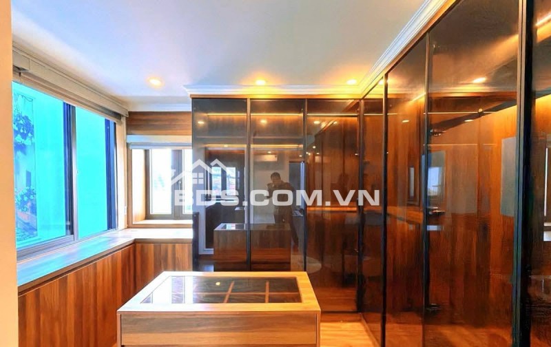 Bán Nhà Phố VIP Ngọc Khánh, Ba Đình 53m, 6 tầng, mt 4.6m, giá 16.3 tỷ.