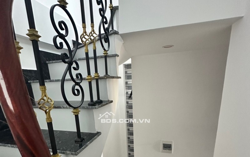 LÔ GÓC KHƯƠNG ĐÌNH - 36m2 x 6T THANG MÁY , MT 