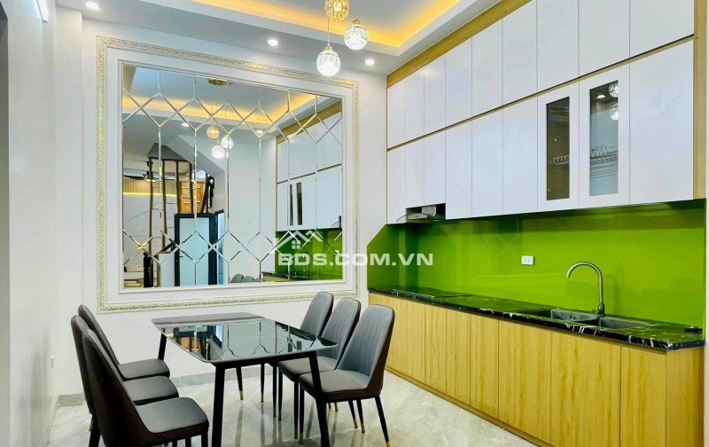 Bán Nhà Giải Phóng, Hoàng Mai 39m, 5 tầng, mt 10m, giá 6.8 tỷ