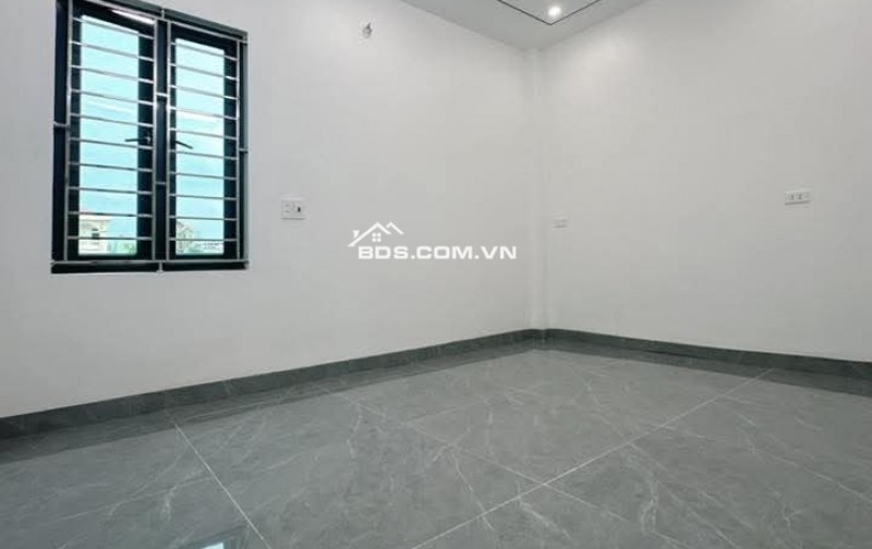 BÁN NHÀ ĐẸP 2.35 TỶ 3 TẦNG 50M2 ( TÂY NAM ) NGÕ RỘNG CÙ CHÍNH LAN