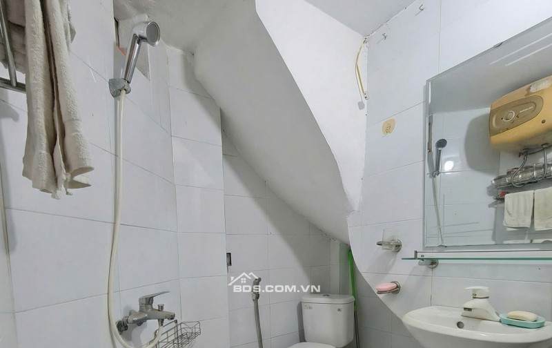 BÁN NHÀ ĐẸP 890 TRIỆU 2.5 TẦNG 20M2  GẦN NGAY CHỢ CỬA TRƯỜNG