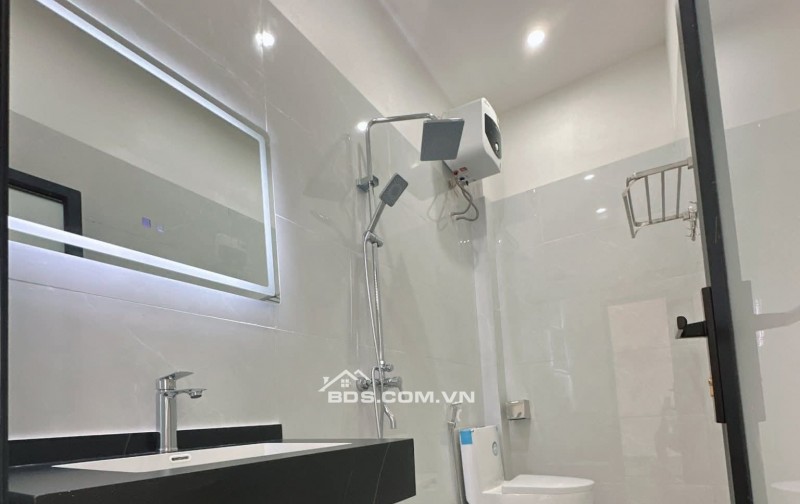 BÁN NHÀ ĐẸP 2.35 TỶ 3 TẦNG 50M2 ( TÂY NAM ) NGÕ RỘNG CÙ CHÍNH LAN