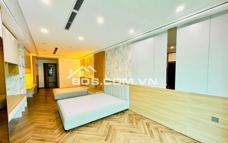Bán Nhà Mặt Phố Kinh Doanh Nguyễn Văn Cừ, Long Biên 61m, 7 tầng, mt 4m, giá 33.5 tỷ