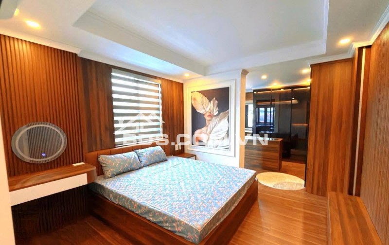 Bán Nhà Phố VIP Ngọc Khánh, Ba Đình 53m, 6 tầng, mt 4.6m, giá 16.3 tỷ.