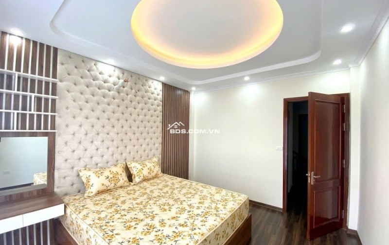 Ngõ Thông-ô tô vào nhà. vài bước chân ra đường Sài Đồng. Diện tích 51m2 giá 8,x tỷ
