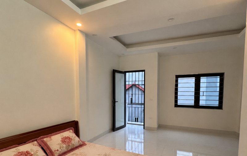  NHÀ MỚI ĐẸP – GẦN HỒ – NGÕ THÔNG – TIỆN ÍCH NGẬP TRÀN – Ở NGAY - CỰ KHỐI LONG BIÊN