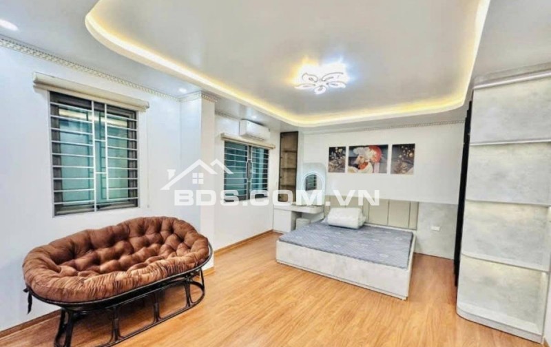 Bán Nhà Gần Phố, Trung Kính, Cầu Giấy 32m, 5 tầng, mt 8m, giá 11.95 tỷ.
