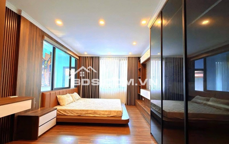 Bán Nhà Phố VIP Ngọc Khánh, Ba Đình 53m, 6 tầng, mt 4.6m, giá 16.3 tỷ.