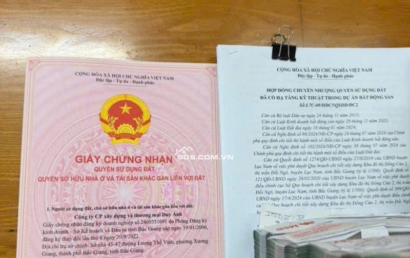  CƠ HỘI SỞ HỮU ĐẤT ĐÔ THỊ ĐẸP – GIÁ TỐT TẠI LỤC NAM  KĐT Đồng Cửa 2 – Lục Nam  Diện tích: 82,5m²  Mặt tiền: 5,5m cực đẹp  Giá chỉ từ: 2 tỷ 6xx  Ưu điểm nổi bật:  Mặt tiền rộng 5,5m – cực kỳ thoáng, dễ thiết kế nhà đẹp  Đường rộng, vỉa hè 5,5m – ô tô đỗ cử