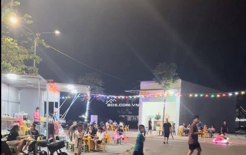  CƠ HỘI SỞ HỮU ĐẤT ĐÔ THỊ ĐẸP – GIÁ TỐT TẠI LỤC NAM  KĐT Đồng Cửa 2 – Lục Nam  Diện tích: 82,5m²  Mặt tiền: 5,5m cực đẹp  Giá chỉ từ: 2 tỷ 6xx  Ưu điểm nổi bật:  Mặt tiền rộng 5,5m – cực kỳ thoáng, dễ thiết kế nhà đẹp  Đường rộng, vỉa hè 5,5m – ô tô đỗ cử