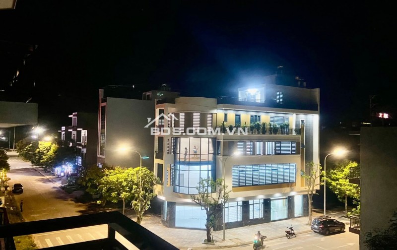  CƠ HỘI SỞ HỮU ĐẤT ĐÔ THỊ ĐẸP – GIÁ TỐT TẠI LỤC NAM  KĐT Đồng Cửa 2 – Lục Nam  Diện tích: 82,5m²  Mặt tiền: 5,5m cực đẹp  Giá chỉ từ: 2 tỷ 6xx  Ưu điểm nổi bật:  Mặt tiền rộng 5,5m – cực kỳ thoáng, dễ thiết kế nhà đẹp  Đường rộng, vỉa hè 5,5m – ô tô đỗ cử