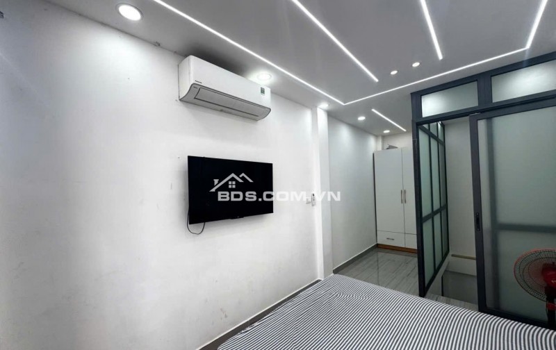 Gò Vấp - Phan Văn Trị sát emart 200m Không Lộ Giới Không Quy Hoạch Sổ Hồng Riêng