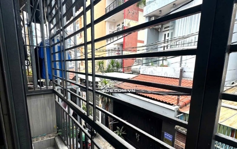 Gò Vấp - Phan Văn Trị sát emart 200m Không Lộ Giới Không Quy Hoạch Sổ Hồng Riêng