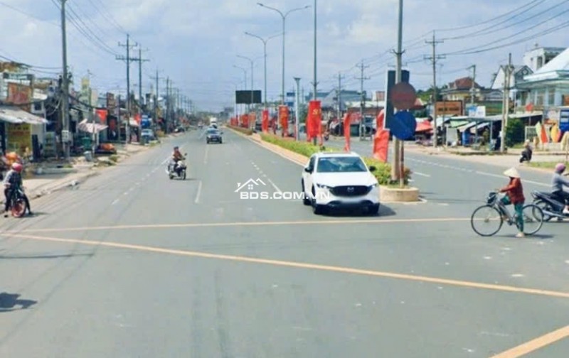 BÁN LÔ ĐẤT MẶT TIỀN QL13 NGAY NGÃ 4 TRUNG TÂM CHƠN THÀNH