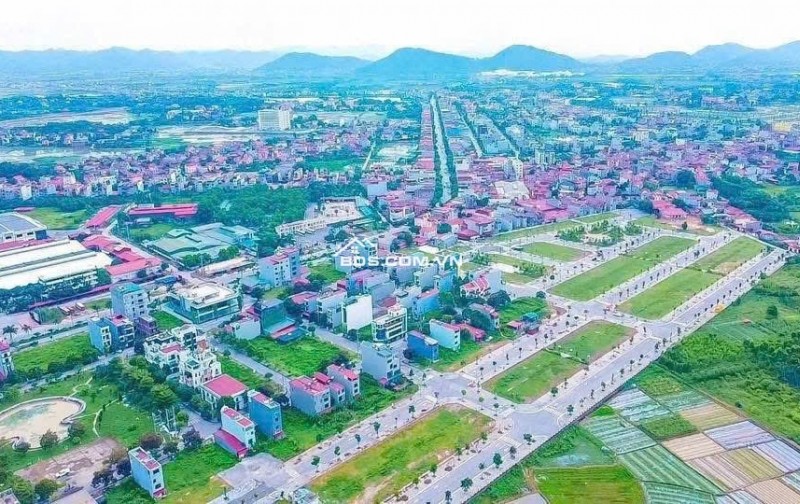 ĐẤT ĐẸP LỤC NAM- #ĐỒNG_CỬA2 – Đón khách bằng sự chu đáo  – Tư vấn bằng cái tâm  – Đồng hành bằng uy tín  Dự án Đồng Cửa 2, Lục Nam   Đã có sổ chuyển nhượng luôn   Hướng Nam   Diện tích 5,5x 15m =82,5m2  Đường 8m + vỉa hè 10m  Giá chuyển nhượng 2 tỷ 655tr 