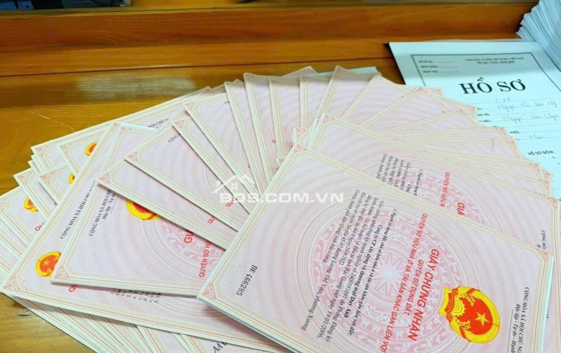 ĐẤT ĐẸP LỤC NAM- #ĐỒNG_CỬA2 – Đón khách bằng sự chu đáo  – Tư vấn bằng cái tâm  – Đồng hành bằng uy tín  Dự án Đồng Cửa 2, Lục Nam   Đã có sổ chuyển nhượng luôn   Hướng Nam   Diện tích 5,5x 15m =82,5m2  Đường 8m + vỉa hè 10m  Giá chuyển nhượng 2 tỷ 655tr 