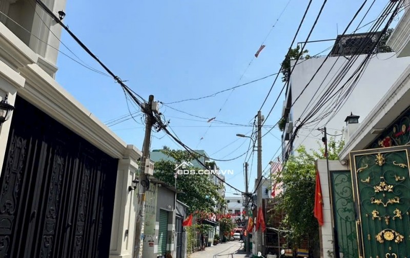   BÁN LÔ ĐẤT MẶT TIỀN ĐƯỜNG 8M 2 XE TẢI NÉ NHAU , ĐƯỜNG SỐ , PHƯỜNG BÌNH TRƯNG  , TP THỦ ĐỨC , TP HCM    Vị trí đẹp, mặt tiền đường thông ô tô 2 chiều , KDC hiện hữu , xây dựng kín, trục đường thông các trục Nguyễn Duy Trinh, ngay BV Lê Văn Thịnh, Bán kín