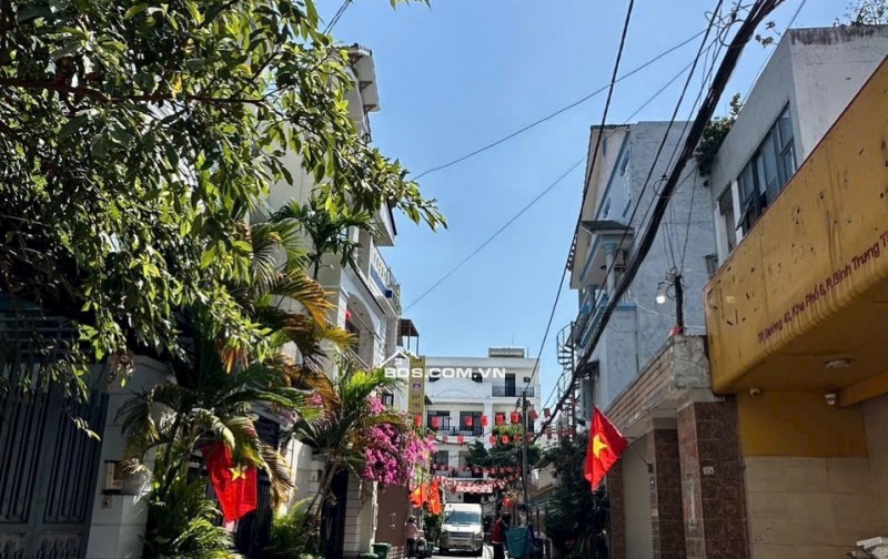   BÁN LÔ ĐẤT MẶT TIỀN ĐƯỜNG 8M 2 XE TẢI NÉ NHAU , ĐƯỜNG SỐ , PHƯỜNG BÌNH TRƯNG  , TP THỦ ĐỨC , TP HCM    Vị trí đẹp, mặt tiền đường thông ô tô 2 chiều , KDC hiện hữu , xây dựng kín, trục đường thông các trục Nguyễn Duy Trinh, ngay BV Lê Văn Thịnh, Bán kín