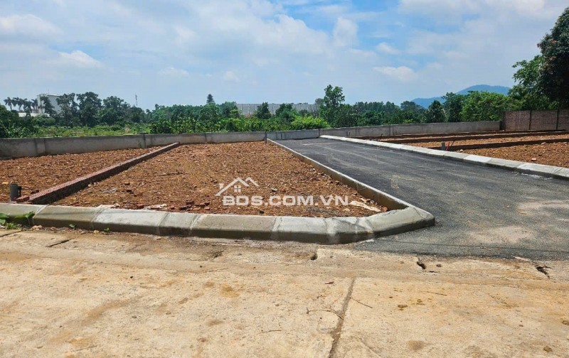 CỰC HIẾM LÔ GÓC GẦN UBND XÃ ĐOÀI PHƯƠNG- HÒA LẠC- DIỆN TÍCH 105M2- NHỈNH 2 TỶ- FULL THỔ CƯ - SẴN SỔ CÔNG CHỨNG