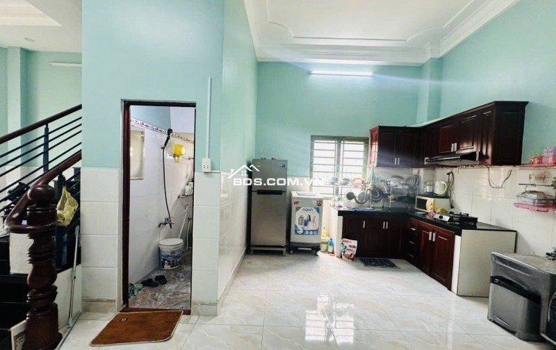 Bán nhà  đường Nguyễn Duy Trinh, Phường Long Trường, Q9, Thủ Đức. DT 64m2, 3 tầng, SH. Giá  5.65 tỷ