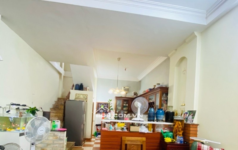 SIÊU HIẾM Ô TÔ THÔNG VƯỜN HOA KHÔNG QUY HOẠCH