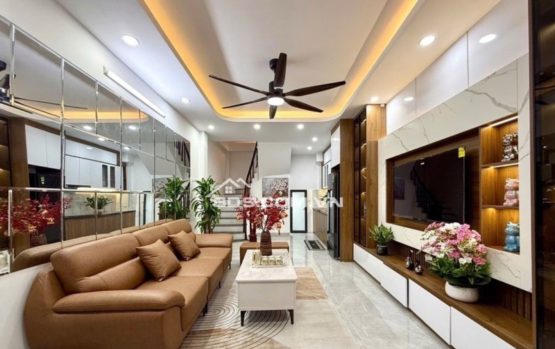 Nhà đẹp ĐỊNH CÔNG - 35m2 x 5T, MT 4m, FULL NỘI THẤT, vài bước chân Ô TÔ ĐỖ