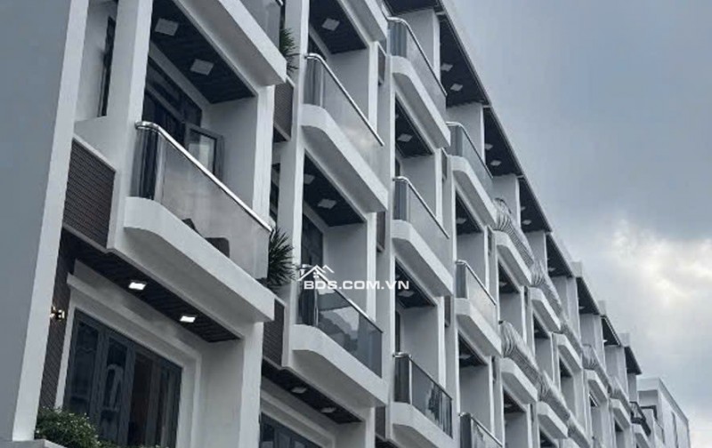 KHU PHÂN LÔ ĐỒNG BỘ – NHÀ 4 TẦNG ĐẸP – GIÁ NHỈNH 7 TỶ Vị trí đường số 6, gần Aeon Mall Tân Phú, Ruby Celadon, thuận tiện di chuyển QL1A, Cộng Hòa, sân bay Tân Sơn Nhất.