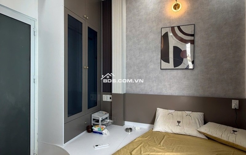 MẶT TIỀN PHÚ NHUẬN - CHỈ HƠN 3 TỶ - NHÀ 3 LẦU_Ô TÔ ĐỖ CỬA - 2PN - 3WC CỰC NGON