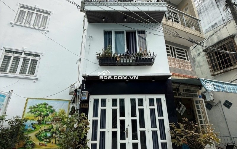 MẶT TIỀN PHÚ NHUẬN - CHỈ HƠN 3 TỶ - NHÀ 3 LẦU_Ô TÔ ĐỖ CỬA - 2PN - 3WC CỰC NGON