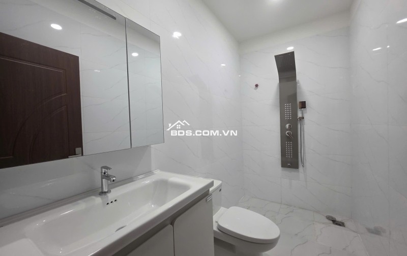 Bán nhà mặt phố Kha Vạn Cân, Linh Trung, Thủ Đức, TP HCM. DT 120m2, 2 tầng. Giá 9.35 tỷ