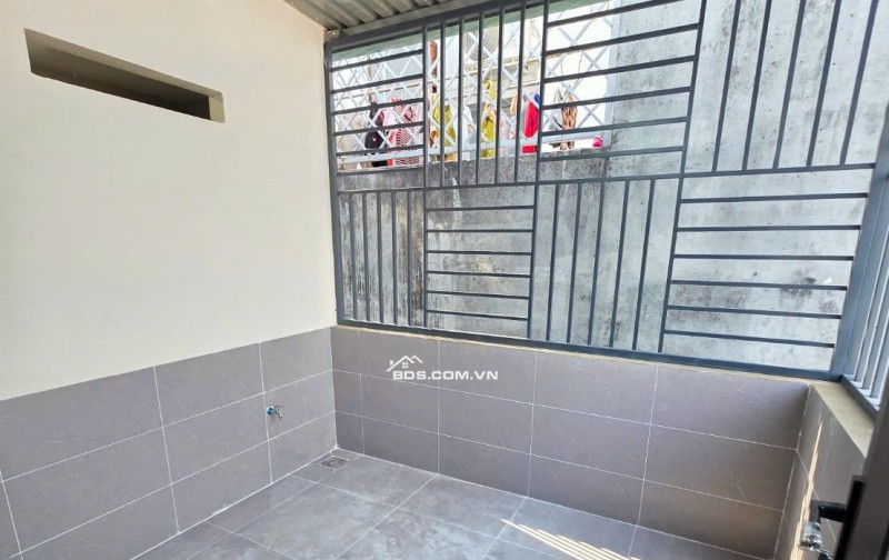 Nhà 2 mặt tiền phường Dĩ An HCM –Gần ngã tư 550 Vị trí đắc địa, phù hợp để ở kết hợp kinh doanh buôn bán.