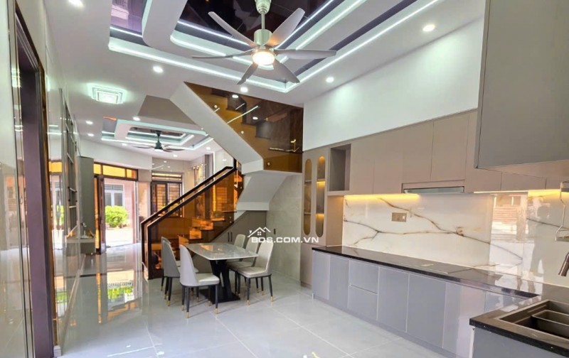 Nhà 2 mặt tiền phường Dĩ An HCM –Gần ngã tư 550 Vị trí đắc địa, phù hợp để ở kết hợp kinh doanh buôn bán.