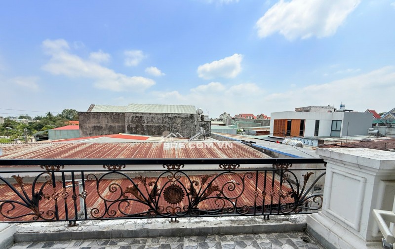 Trung tâm chợ Dĩ An – buôn bán tấp nập, ở hay kinh doanh đều “hái ra tiền”   Gần trường học, tiện ích full, đi BigC GO ~2km