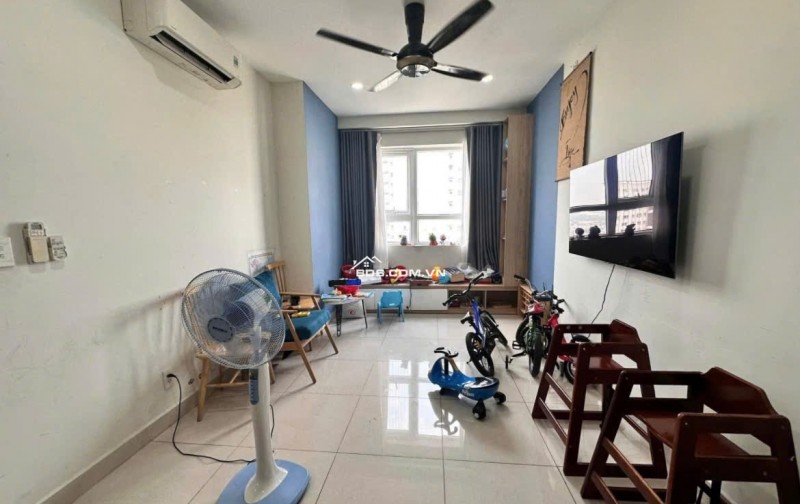 77m2, Căn góc, 2PN, 2WC, C/c Hoa Sen, Lạc Long Quân giá 10tr5/th.