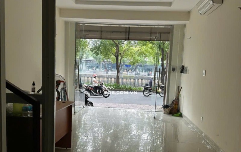 Cần bán gấp nhà Mặt tiền DT 4m x 13.5 (nở hậu 4m50)