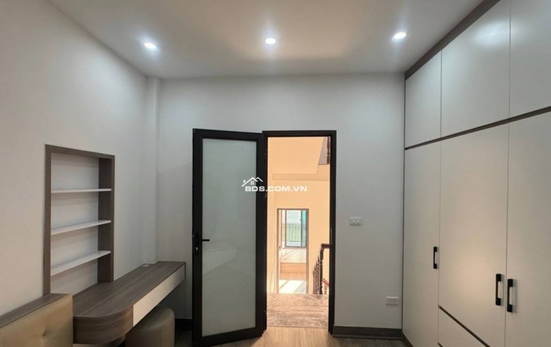 THANH XUÂN, 34m2 x 5T, VF5 qua cửa – NHÀ ĐẸP CẠNH HỒ – FULL ĐỒ Ở LUÔN