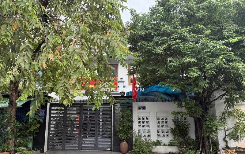 nhà 8x18m trệt + lửng + 1 Lầu đường 39 Phường Tân Quy Q7. giá 29 tỷ