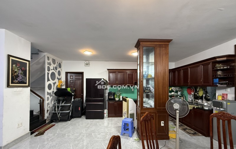 nhà 8x18m trệt + lửng + 1 Lầu đường 39 Phường Tân Quy Q7. giá 29 tỷ