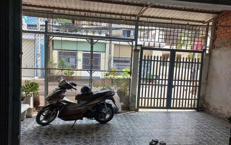 NGỘP BA,NK BÁN GẤP CĂN NHÀ GIÁ 810 TRIỆU – SHR – GẦN CHỢ XUÂN THỚI SƠN 