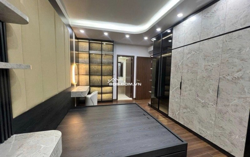 8.6 tỷ nhà Đội Cấn, 6 tầng thang máy,  dân xây ở luôn, sổ chính chủ