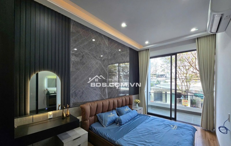 Bán nhà 3 tầng trục đường 10m5 thông biển  - cách biển 300m