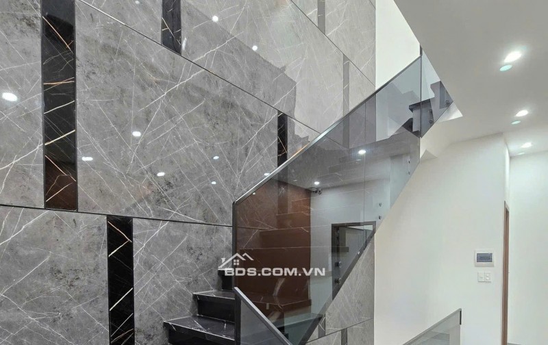 Bán nhà 3 tầng trục đường 10m5 thông biển  - cách biển 300m