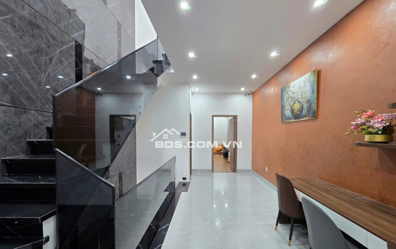 Bán nhà 3 tầng trục đường 10m5 thông biển  - cách biển 300m