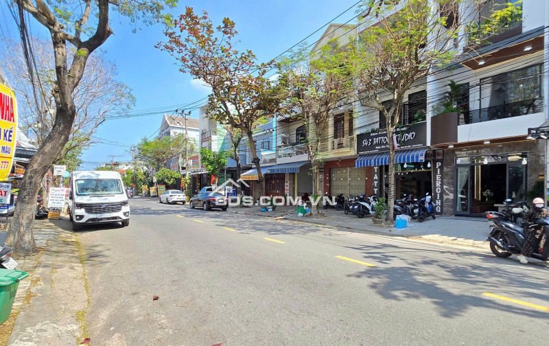Bán nhà 3 tầng trục đường 10m5 thông biển  - cách biển 300m