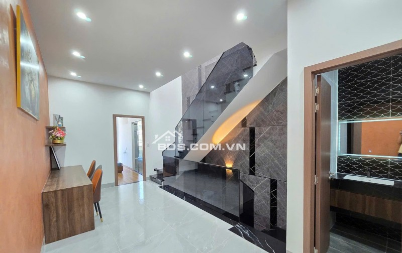 Bán nhà 3 tầng trục đường 10m5 thông biển  - cách biển 300m